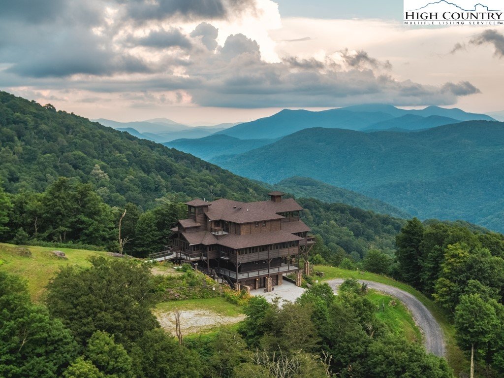 Boone, NC Mountains, NC Mountain Properties, house with a mountain view, Appalachian Mountains, Blue Ridge Mountains, Appalachain ski mountain homes for sale