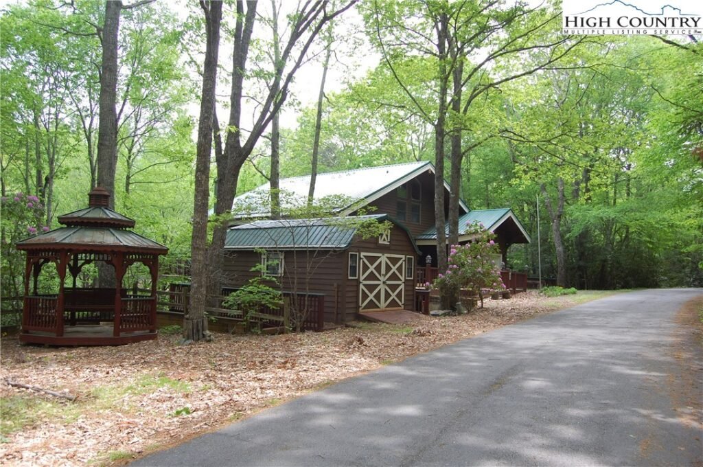cabin for sale near Boone, NC, NC Mountain Properties, family cabin Boone, NC